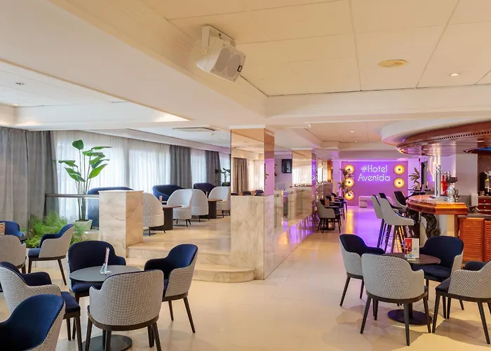 מלון Avenida 4*