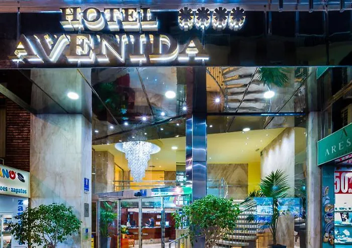מלון Avenida 4*