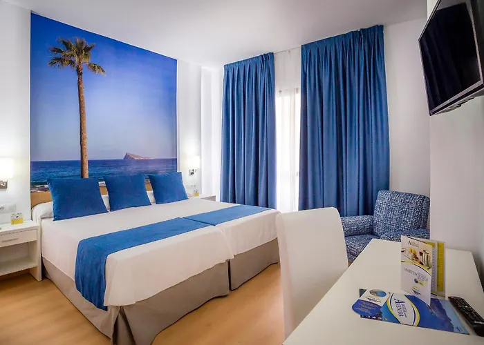 מלון Avenida 4*