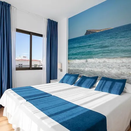 מלון Avenida 4*