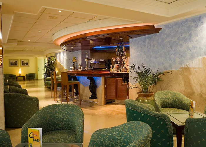 Avenida Hotell 4*